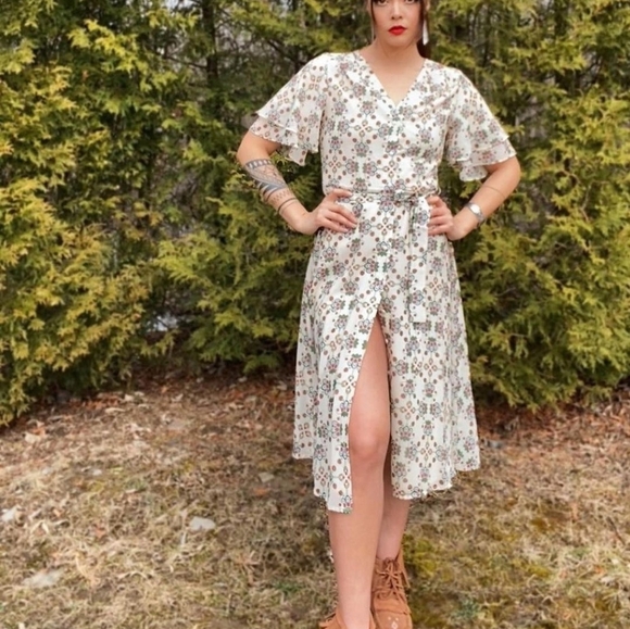 B. Yellowtail Tanna Rae Flutter Sleeve Dress Ivory Medium New With Tags - Picture 3 of 5